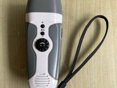 手摇发电手电应急包配置手电多功能手电筒带收音机应急户外塑料图3